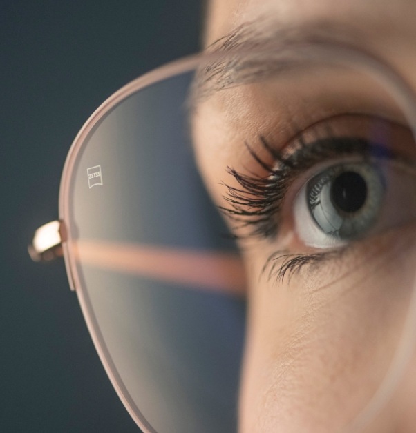 เลนส์ ZEISS — ความแม่นยำระดับ premium